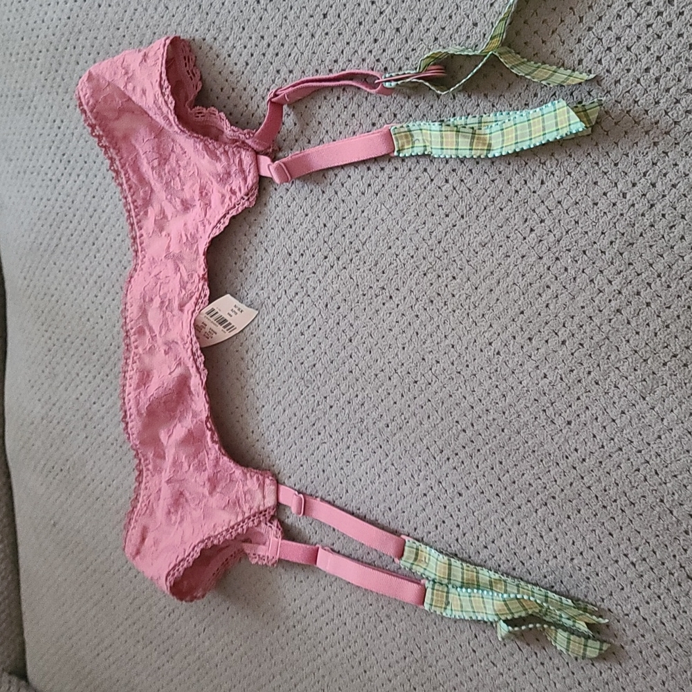 ❤️10/$10 New Victoria's secret garter belt slash through tag to prevent …